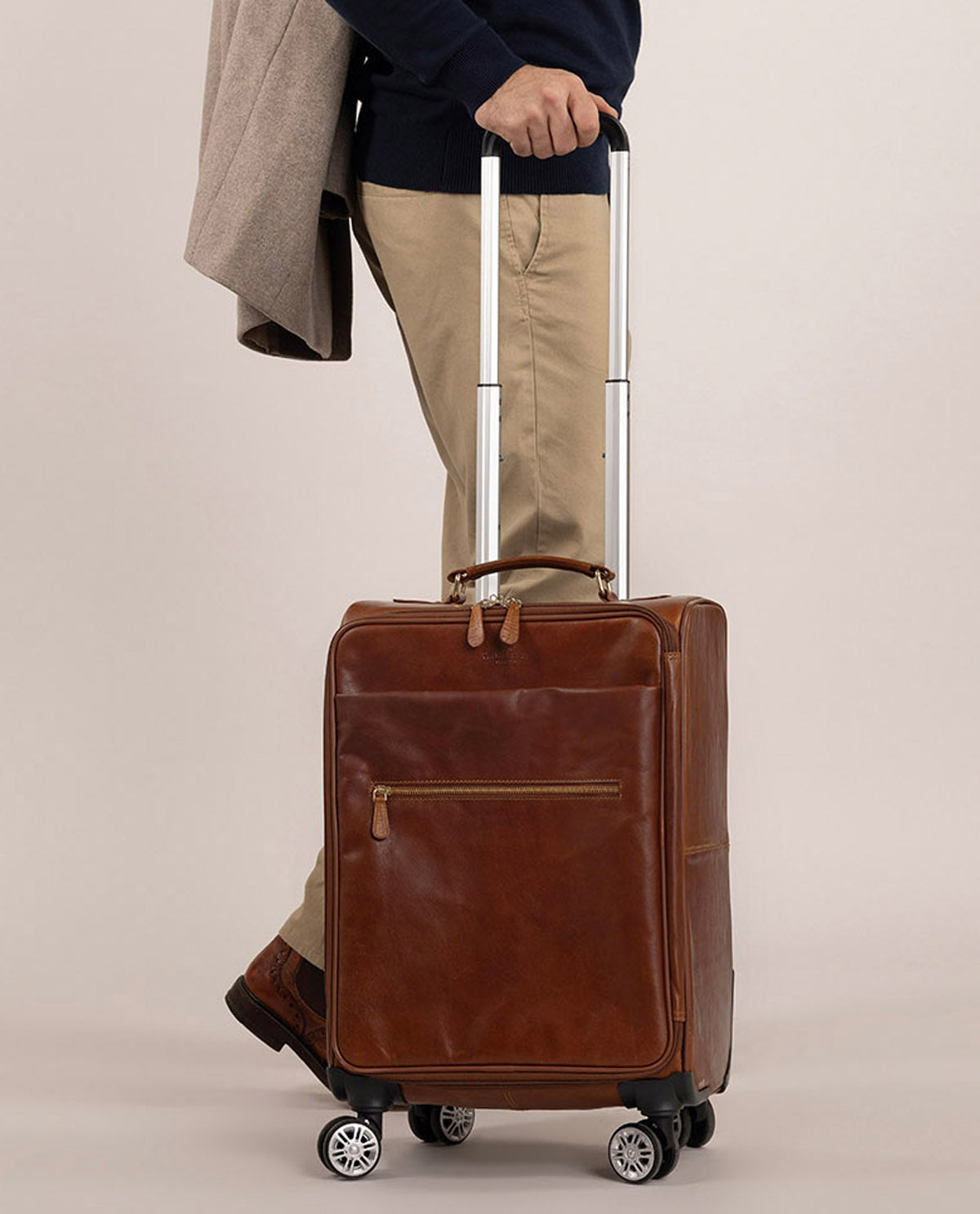 Gusti-Lederでの革製旅行トローリー「アジア」 – Gusti Leder