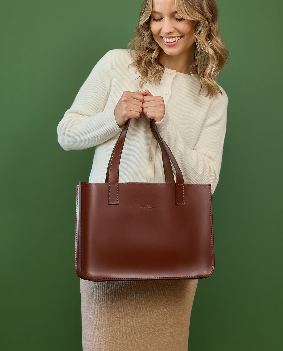 ショッパー「アガサ S」レザー、グスティレザーにて – Gusti Leder