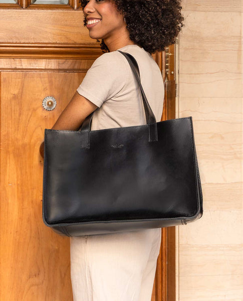 Gusti Leder のレザー製ショッパー「Agatha」