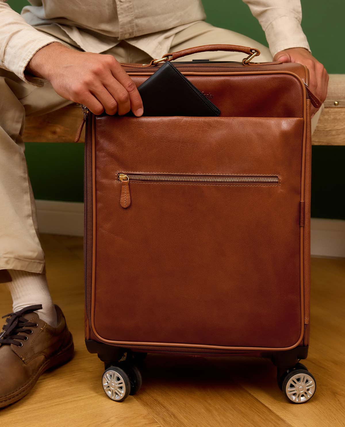 Gusti-Lederでの革製旅行トローリー「アジア」 – Gusti Leder