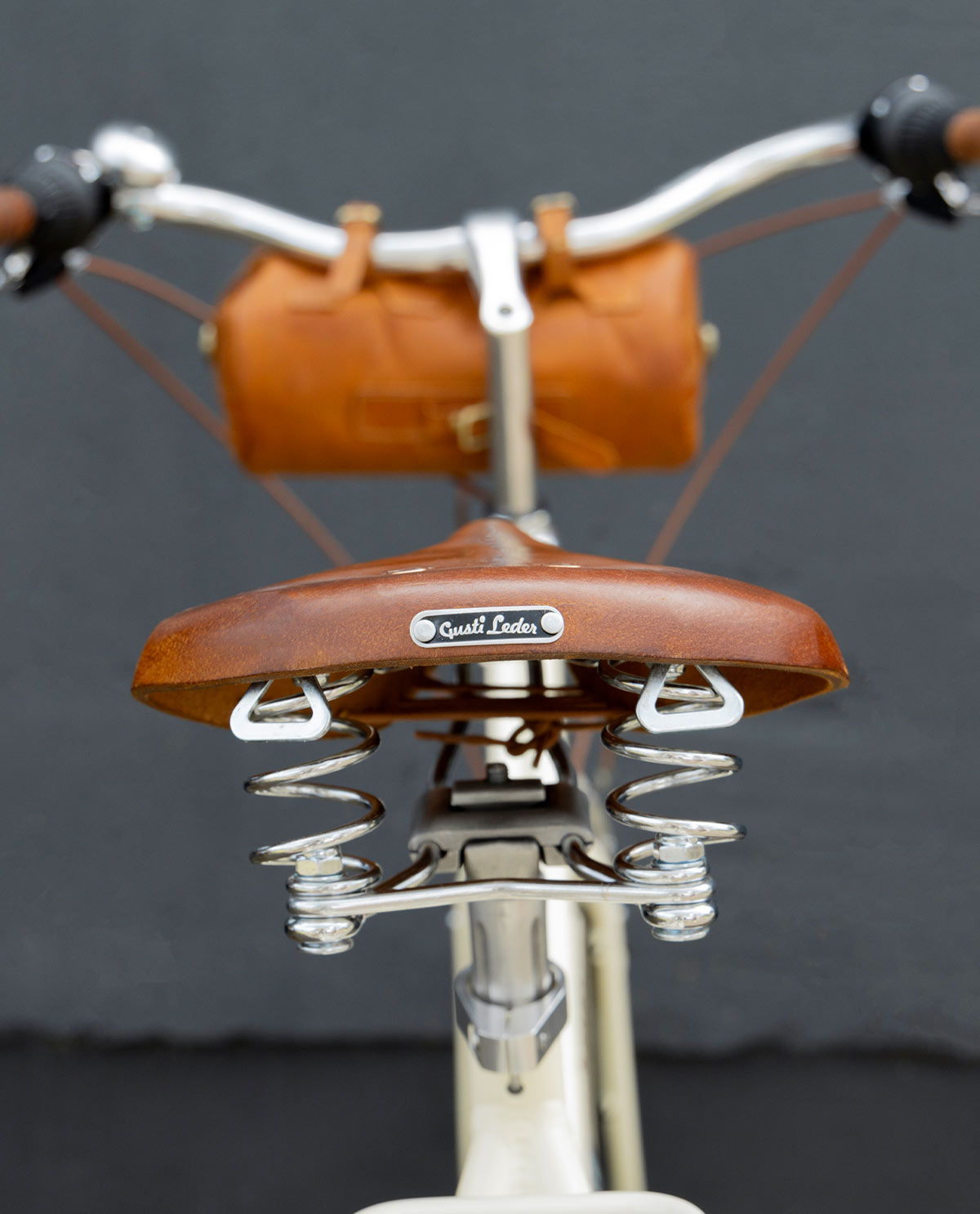 Gusti-Leder の革製自転車サドル「Elsy J.」 – Gusti Leder