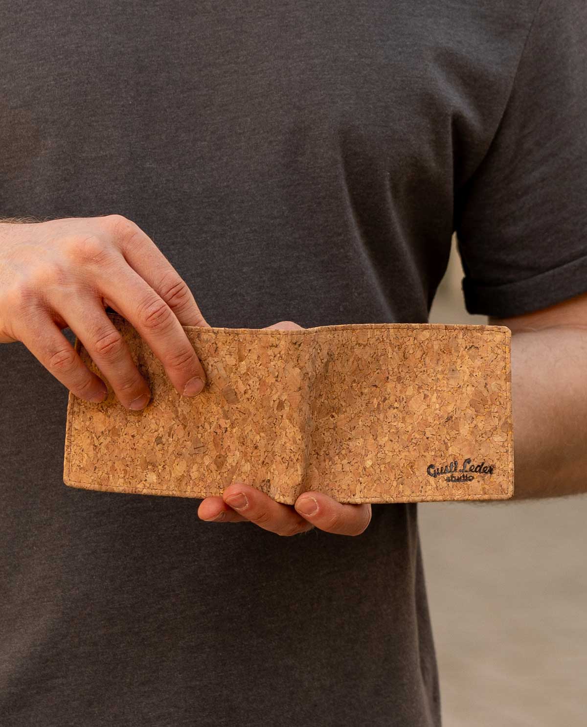 Gusti Leder の天然コルク製財布「Pawel」