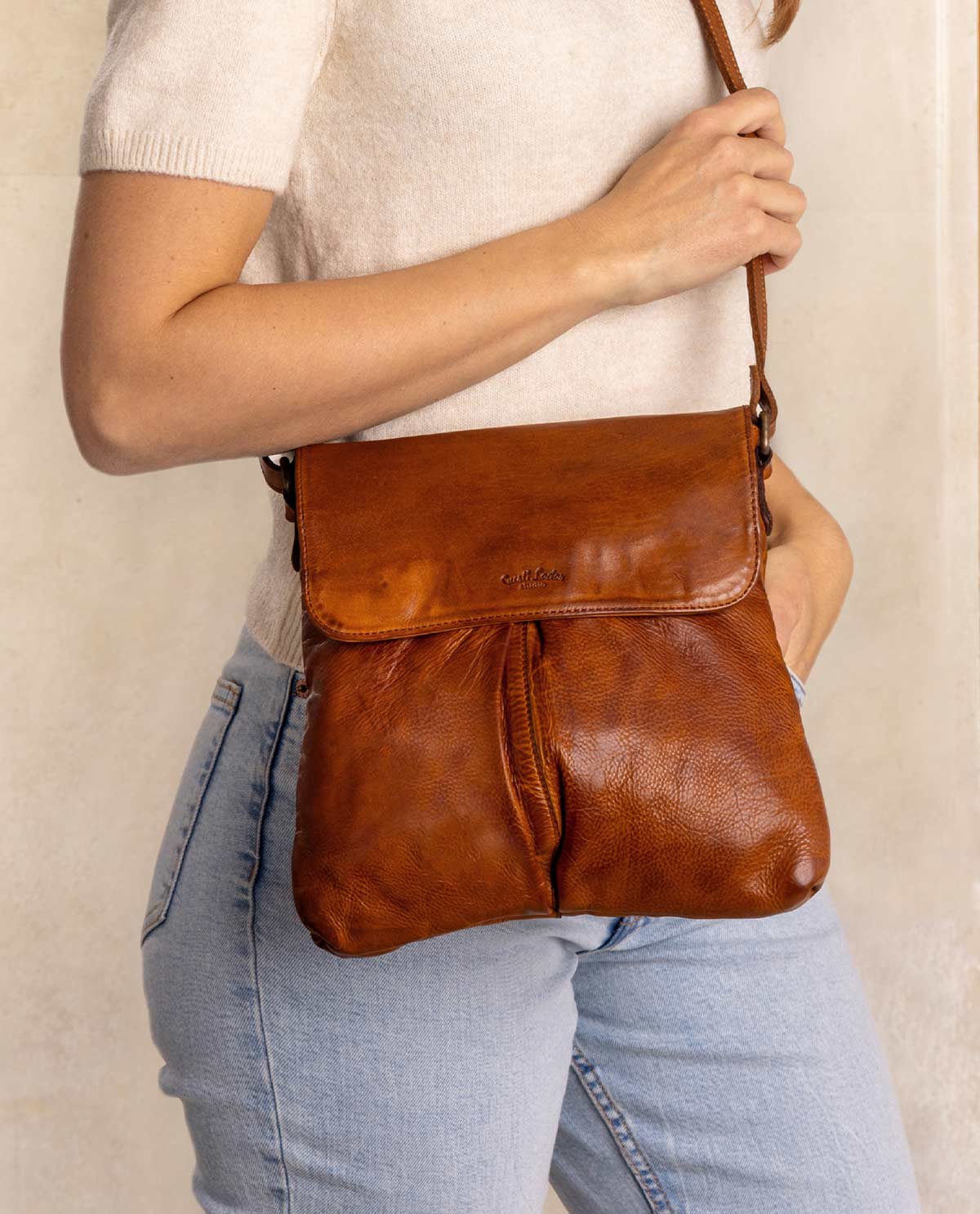 Gusti-Lederのレザーショルダーバッグ「Veha」 – Gusti Leder