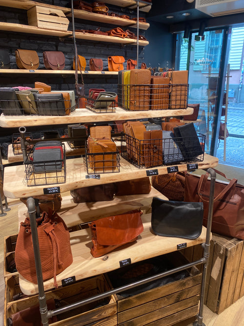 店頭での修理サービス